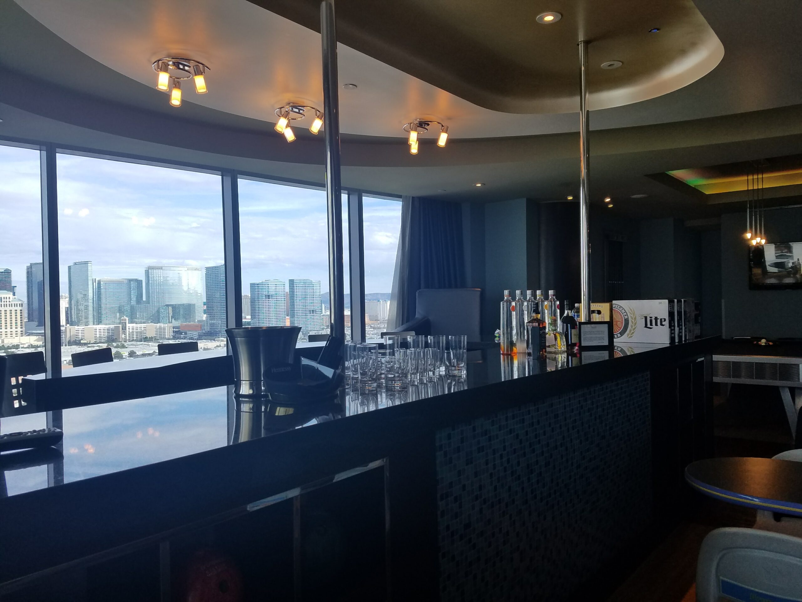 Palms kingpin suite full bar