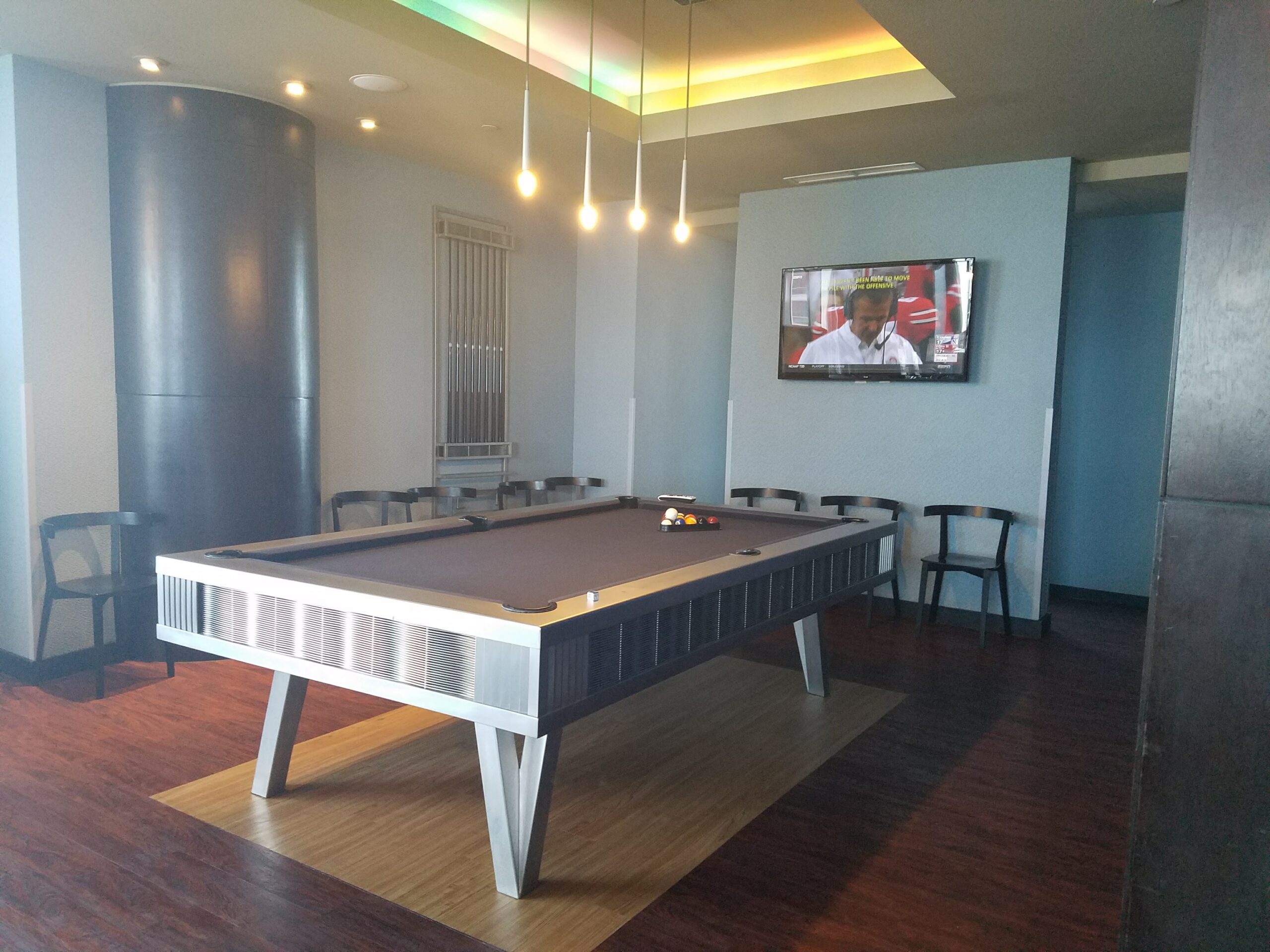 Palms kingpin suite pool table