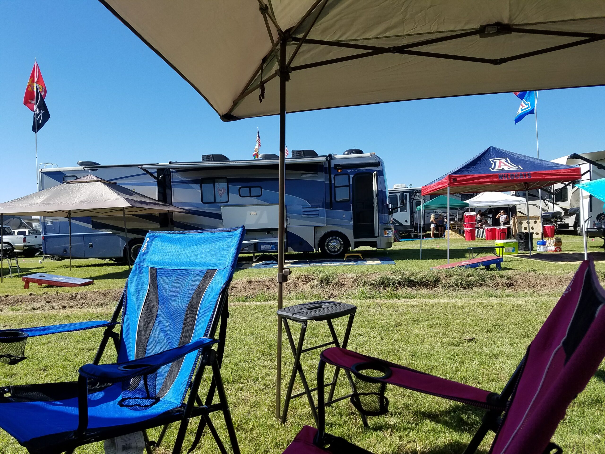 Country Thunder Begins Again